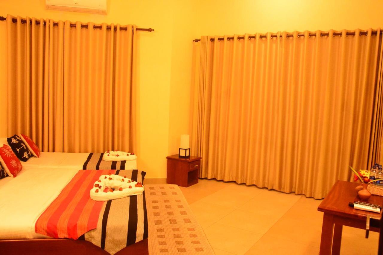 The Grand Hills Hotel Kandy Exterior photo